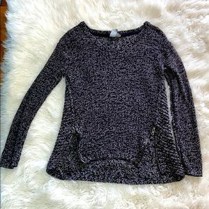 Sweater shirt with zippers